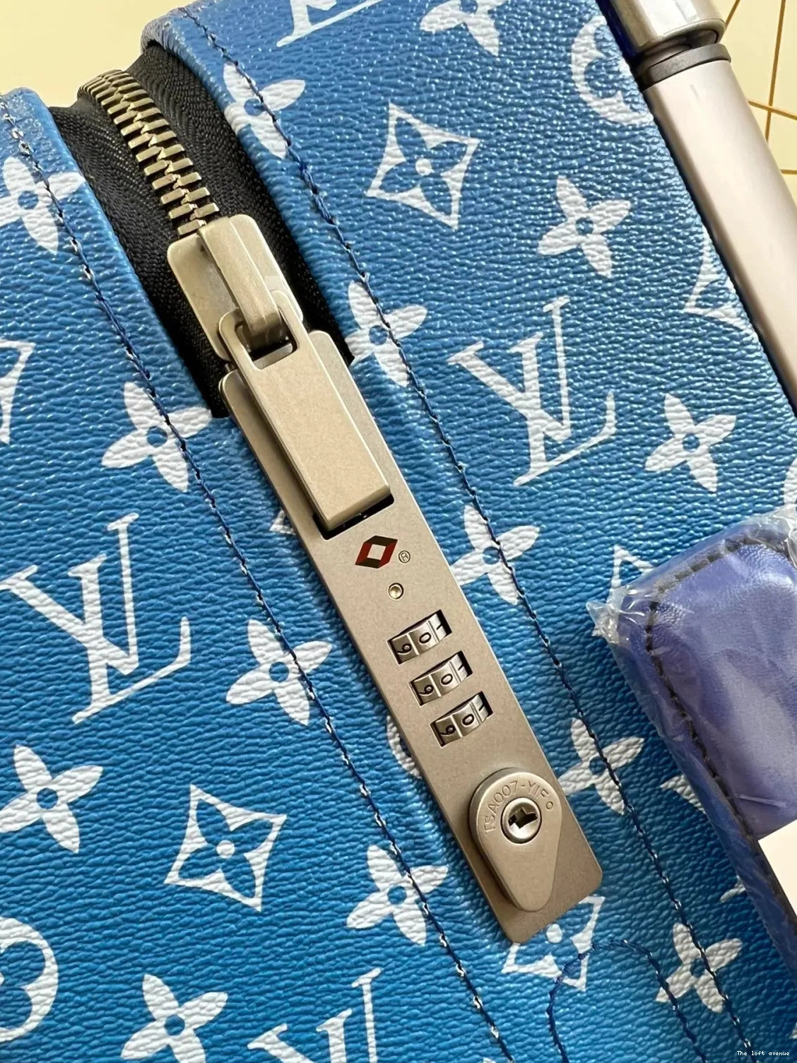 CUSTOM SUITCASE HORIZON 55 CABIN CLOUDS 37L 0717